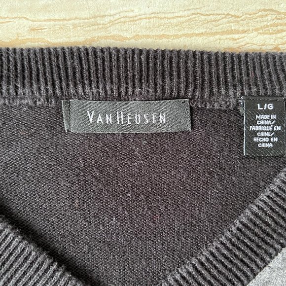 Men's Van Heusen V Neck Sweater, Black and Gray, Abstract Design, Size Large EC - Picture 4 of 12